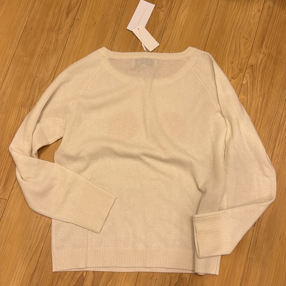 the cashmere broken shell sweater in white - Picture 4 of 4